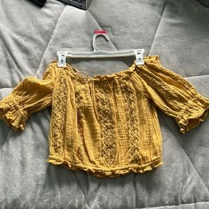 Mustard/yellow top